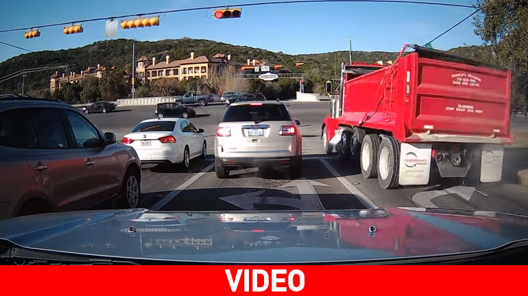 ΗΠΑ: Φορτηγό προκαλεί ατύχημα – σοκ ΗΠΑ: Φορτηγό προκαλεί ατύχημα – σοκ