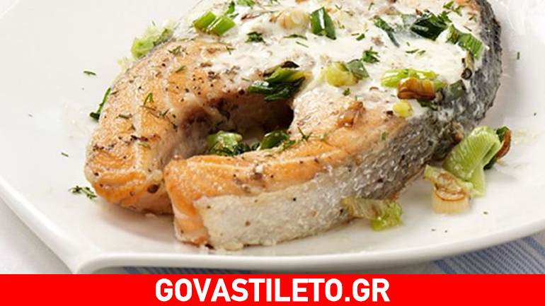 Φιλέτα σολομού με λευκή σάλτσα