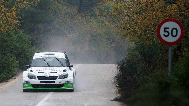 Συσπείρωση των οδηγών αγώνων…