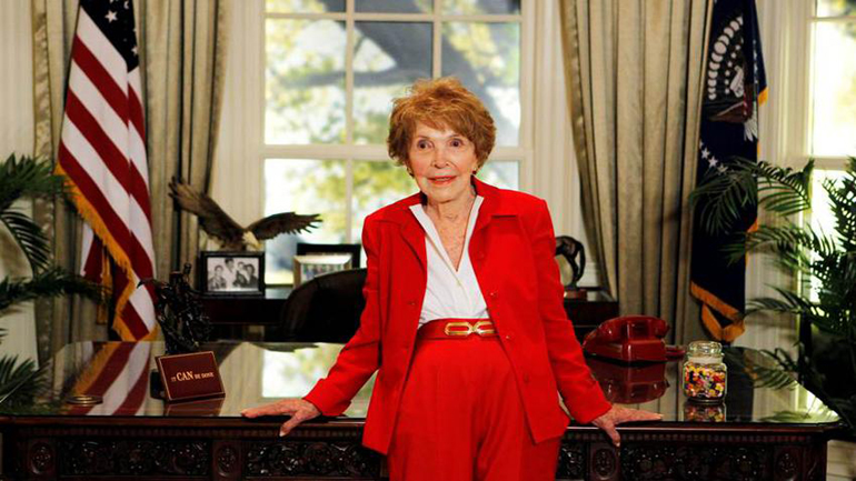 Μεσίστιες οι σημαίες στις ΗΠΑ στη μνήμη της Νάνσι Ρίγκαν