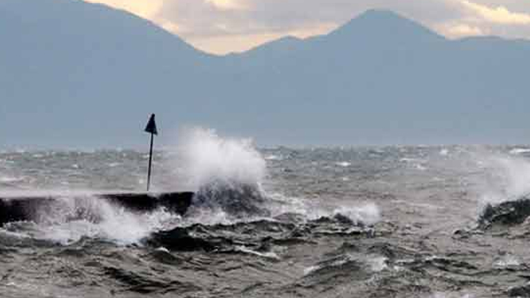 Δεμένα τα πλοία στα λιμάνια Ζακύνθου-Κυλλήνης λόγω ανέμων