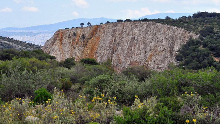 Η Μητρόπολη Λαμίας διεκδικεί έκταση στη Δυτική Αττική