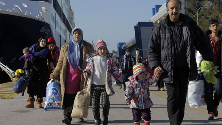 Στον Πειραιά ακόμη 571 πρόσφυγες και μετανάστες