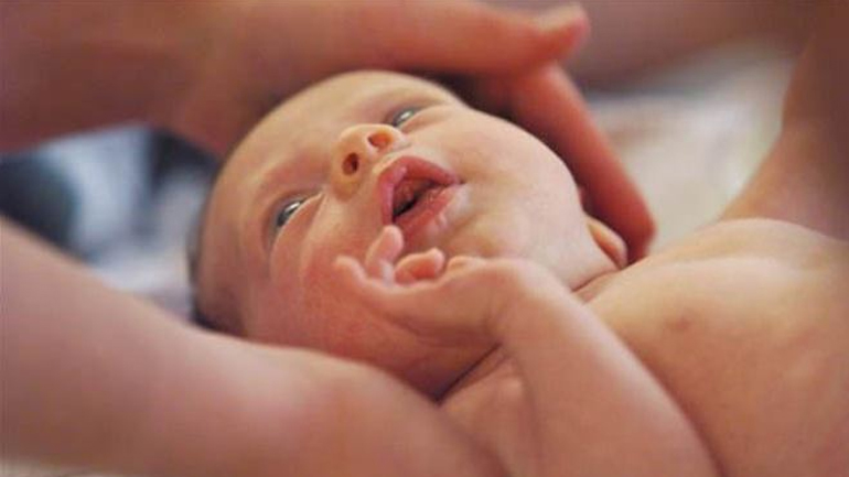 Τι δεν πρέπει να πείτε σε μια μαμά που έκανε καισαρική