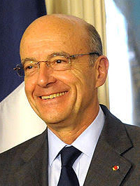 Alain Marie Juppé  (γεν.15 Αυγούστου 1945) .Έχει διατελέσει πρωθυπουργός της Γαλλίας (1995 -1997) επί προεδρίας Ζακ Σιράκ. Διόλου δημοφιλής, βρέθηκε αντιμέτωπος με μεγάλες διαδηλώσεις που παρέλυσαν τη χώρα. Προηγούμενηθητείατουστουπ. Εξωτερικών (1993 – 1995). Τον Δεκέμβριο του 2004 καταδικάσθηκε για κακοδιαχείριση δημοσίου χρήματος. Αλλά επανεκλέχτηκε δήμαρχος του Μπορντό τον Οκτ 2006 θέση που διατηρεί ακόμη.
