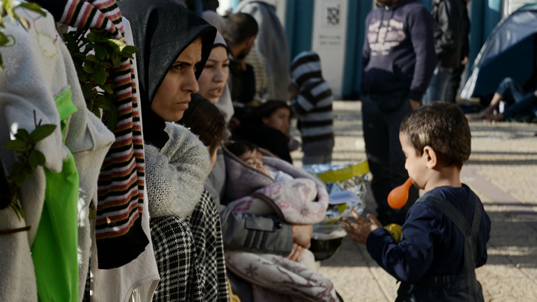 Περίπου 3.000 πρόσφυγες και μετανάστες φιλοξενούνται στους σταθμούς του ΟΛΠ