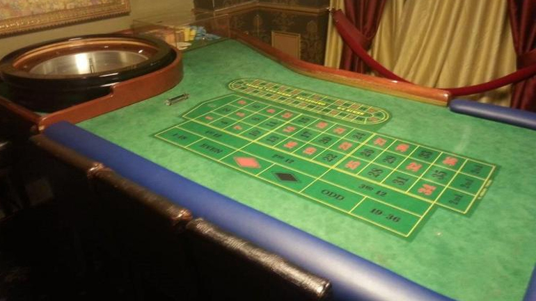 Δεκάδες συλλήψεις σε «μίνι καζίνο» στον Πειραιά