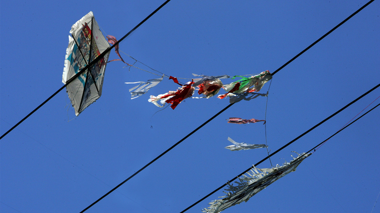 ΔΕΔΔΗΕ: Προσοχή στο πέταγμα του χαρταετού