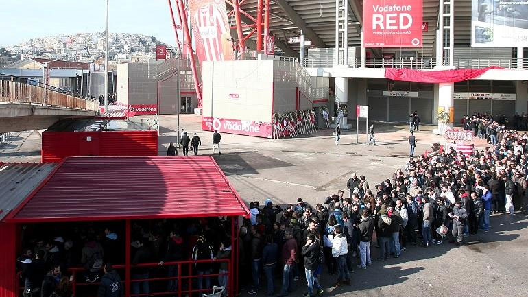 «Ουρές» από το πρωί στο «Γ. Καραϊσκάκης»για ένα εισιτήριο του ντέρμπι των αιωνίων