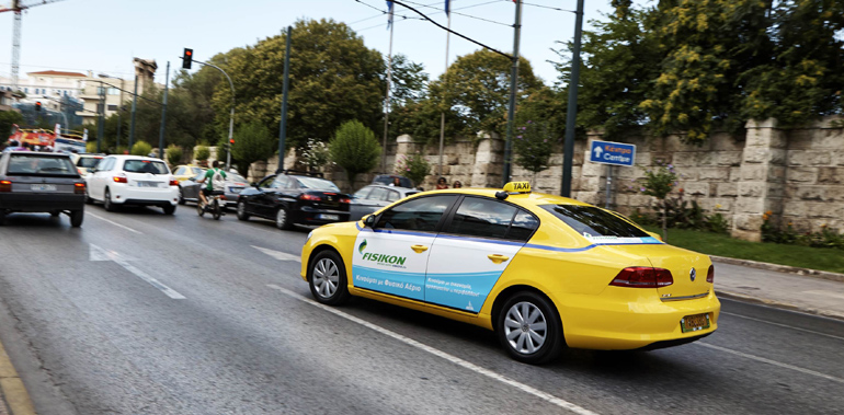 Όλο και περισσότεροι επαγγελματίες οδηγοί ταξί μετατρέπουν τα οχήματά τους για να μπορούν να 'καίνε' φυσικό αέριο και να γλιτώνουν χρήματα...