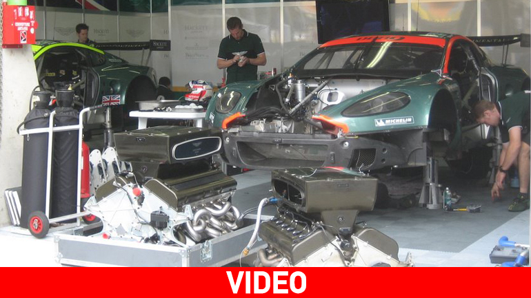 Συναρμολογούν το αυτοκίνητο σε ένα λεπτό!