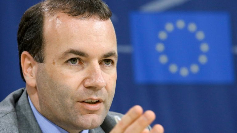 Βέμπερ: «Ευρωπαϊκή λύση στο προσφυγικό παρά το κλείσιμο του βαλκανικού διαδρόμου»