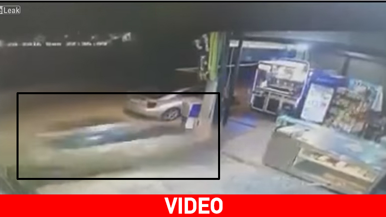 Λίβανος: Αυτοκίνητο «καρφώνεται» σε κατάστημα