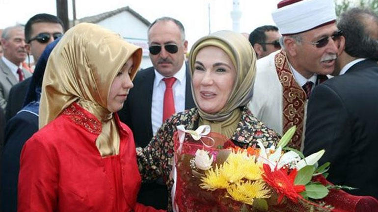 Εμινέ Ερντογάν: «Το χαρέμι ήταν ένα “σχολείο της ζωής” για τις γυναίκες»