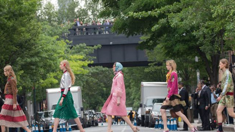 Ο οίκος Gucci κάνει την ανατροπή και μεταμορφώνει σε πασαρέλα το Αββαείο του Westminster