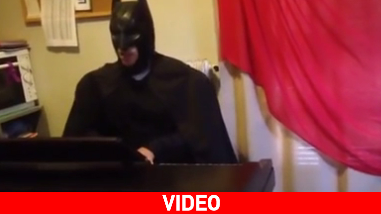 Ο Μπάτμαν τραγουδάει… Νυχτερίδες και αράχνες