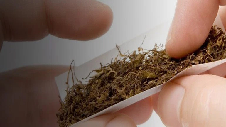 Τους τσάκωσαν με λαθραίο καπνό