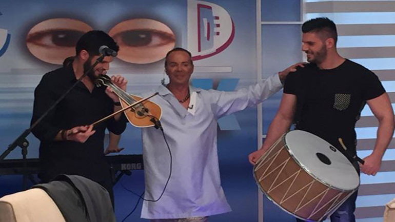 Απολαυστικός Λάκης Γαβαλάς: Μέχρι και… πεντοζάλι χόρεψε στην εκπομπή του!