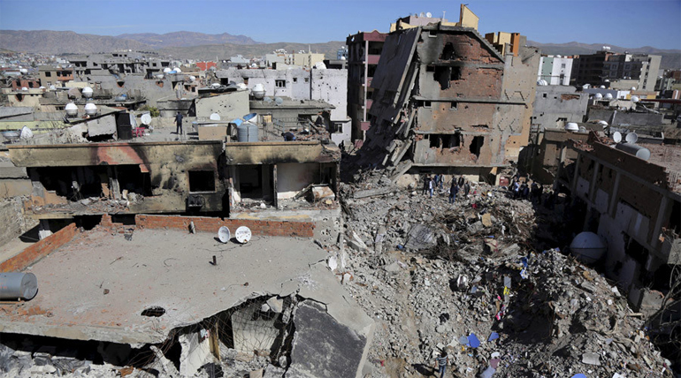 Βομβαρδισμένο τοπίο η πόλη Τζίζρε