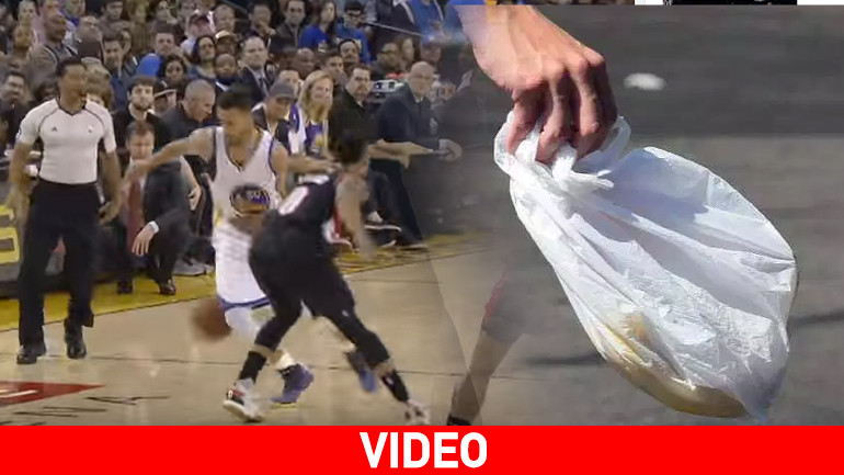 Μοιράζει… σακούλες ο Κάρι