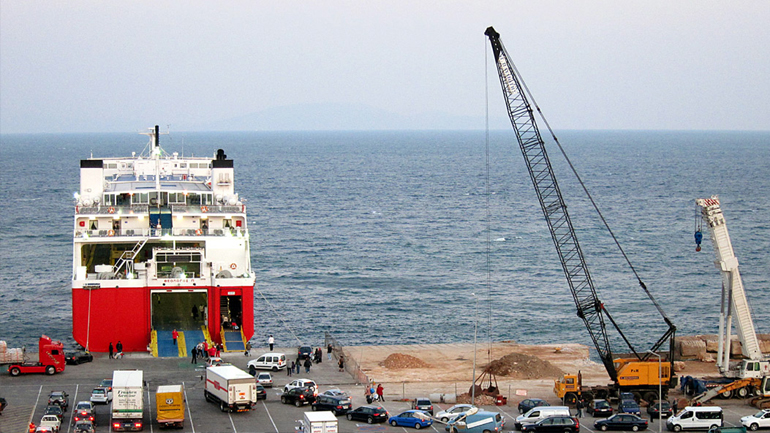 Αττική: Αυξημένη η επιβατική κίνηση στα λιμάνια εν όψει τριημέρου