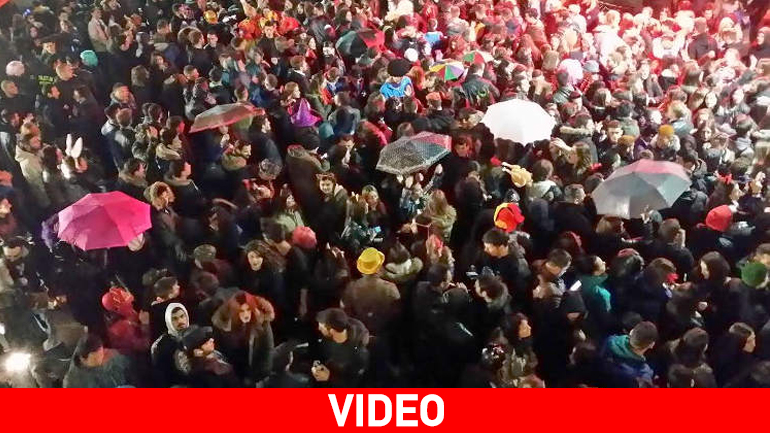 Δυναμική παρουσία του κόσμου, παρά τη βροχή, στην Κοζανίτικη Αποκριά