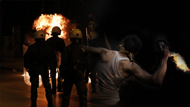 Νέα επίθεση με μολότοφ στη διμοιρία των ΜΑΤ κοντά στα γραφεία του ΠΑΣΟΚ