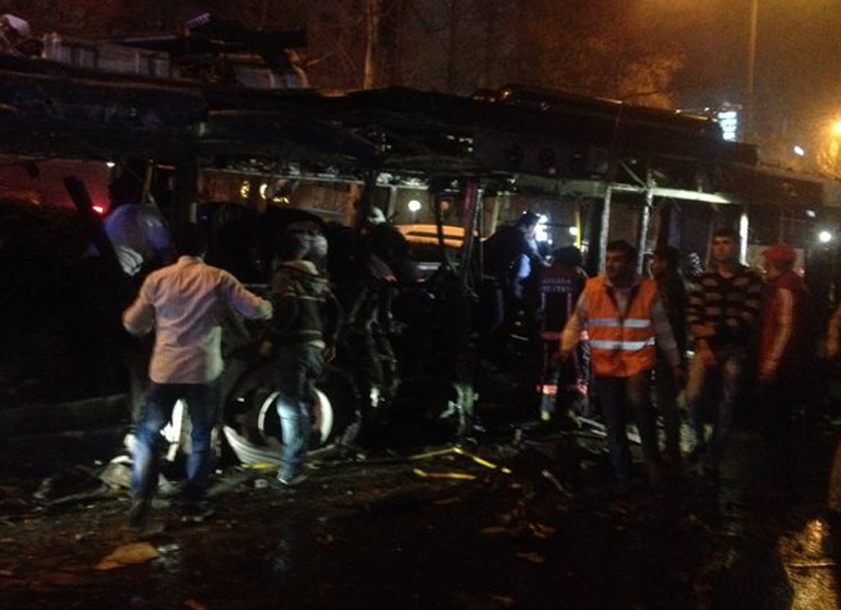 Πολλά οχήματα καταστράφηκαν ολοσχερώς από την έκρηξη