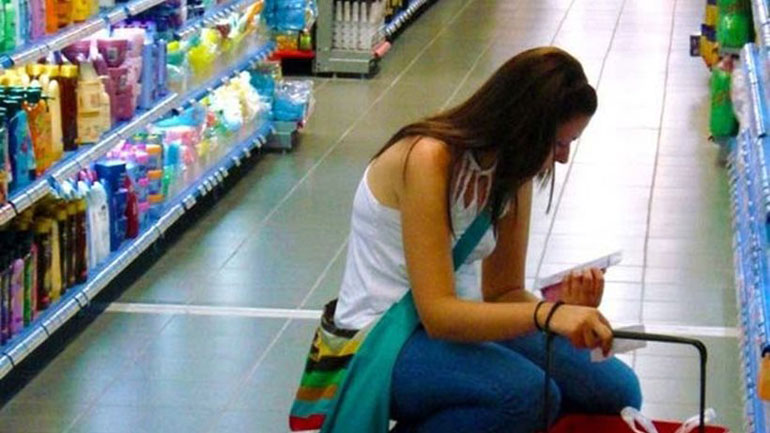 Οι Έλληνες καταναλωτές δεν γνωρίζουν και δεν διεκδικούν τα δικαιώματά τους