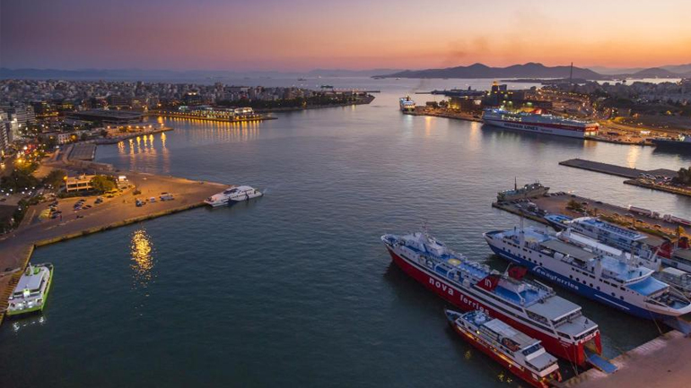 Όλα τα δρομολόγια των πλοίων από Πειραιά και Ραφήνα