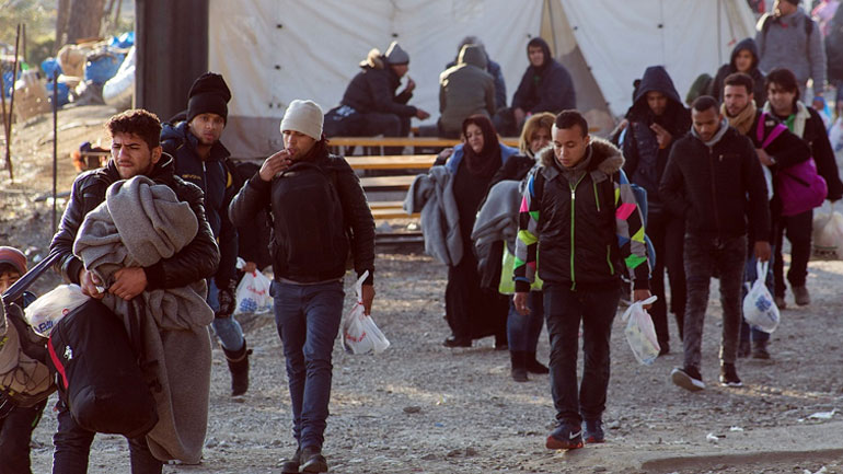 Μεγάλη ομάδα προσφύγων κατευθύνεται σε σημείο της ουδέτερης ζώνης Ελλάδας – ΠΓΔΜ