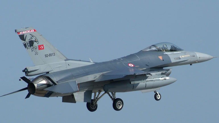 Τουρκικά μαχητικά βομβαρδίζουν τους Κούρδους στο βόρειο Ιράκ