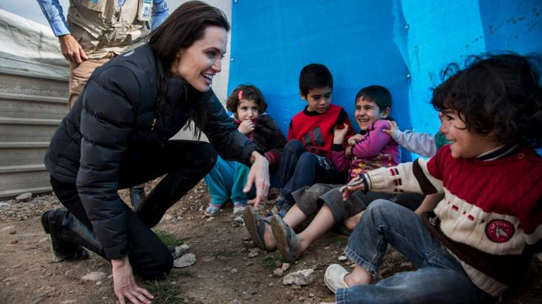 Στο πλευρό των προσφύγων που βρίσκονται στη Λέσβο η Αντζελίνα Τζολί