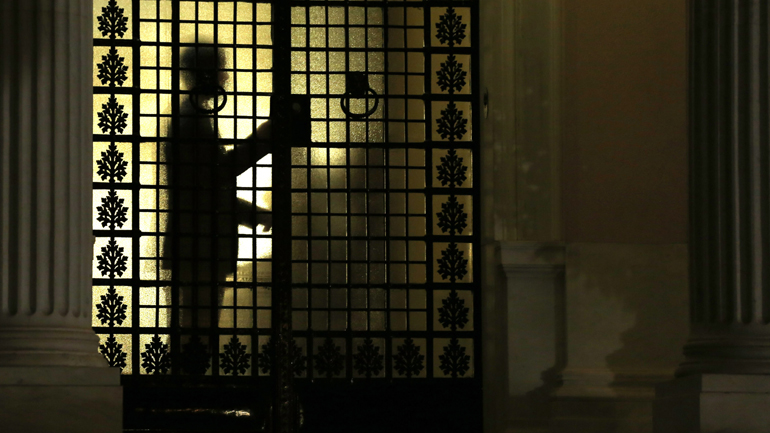 Κύκλοι Μαξίμου: Επικοινωνιακή προσπάθεια αποδυνάμωσης του Γ. Μουζάλα