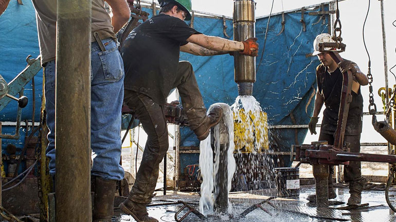 Η υπερπροσφορά μείωσε τις τιμές του πετρελαίου στις ασιατικές αγορές