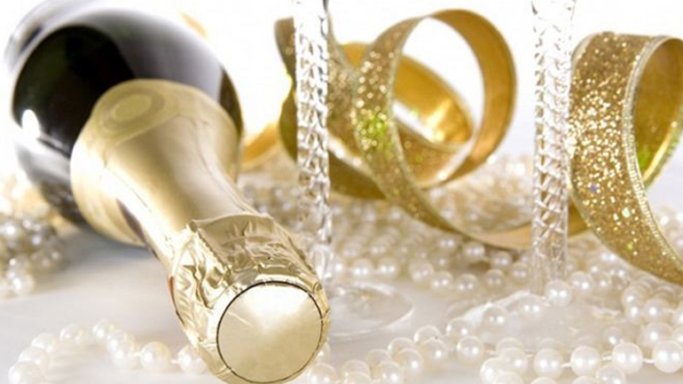 Tέλεια μαλλιά με σαμπάνια