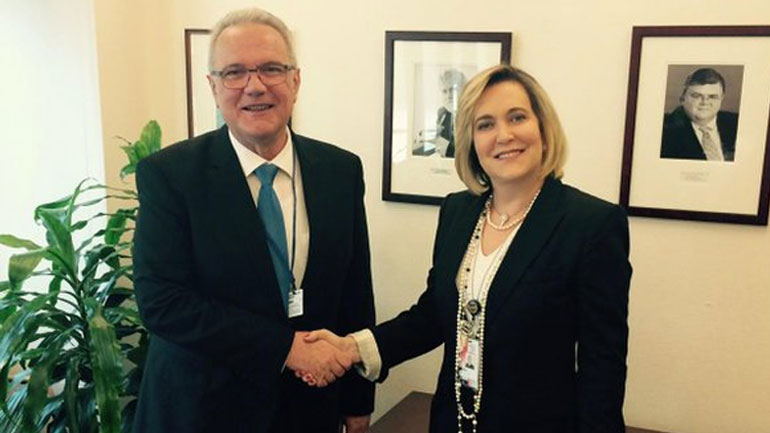 Την περαιτέρω ενίσχυση της συνεργασίας τους συζήτησαν Κομισιόν και ΔΝΤ