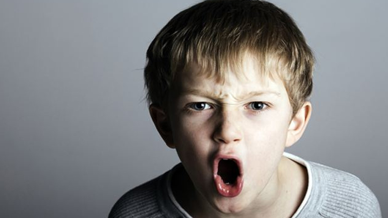 Tέσσερις τρόποι να βοηθήσετε το παιδί σας να διαχειριστεί τον θυμό του