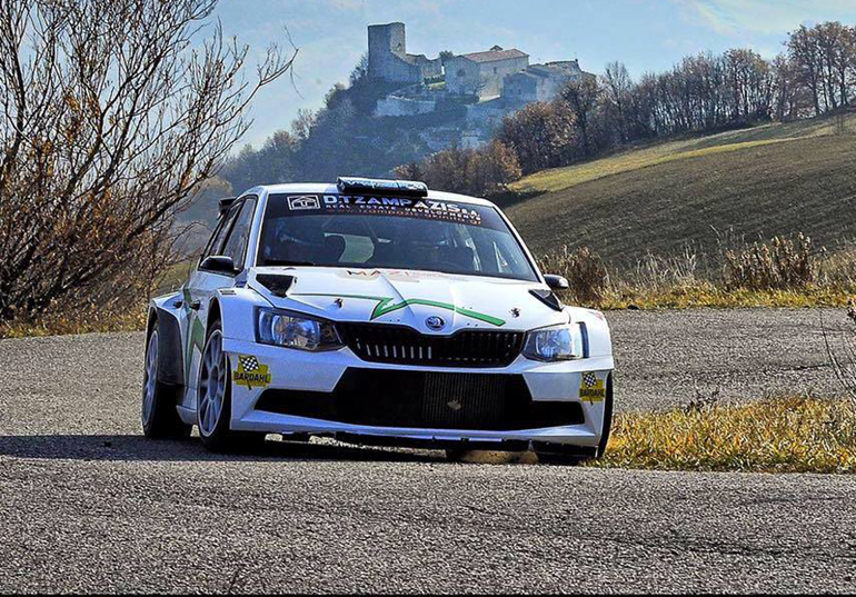 Το Skoda Fabia R5 με το οποίο ο Διαμαντής Τζαμπάζης τρέχει σε αγώνες...