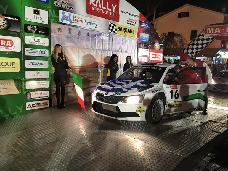 Από πρόσφατη συμμετοχή του σε αγώνα του εξωτερικού με την ελληνική σημαία να δεσπόζει πάνω στο καπό...