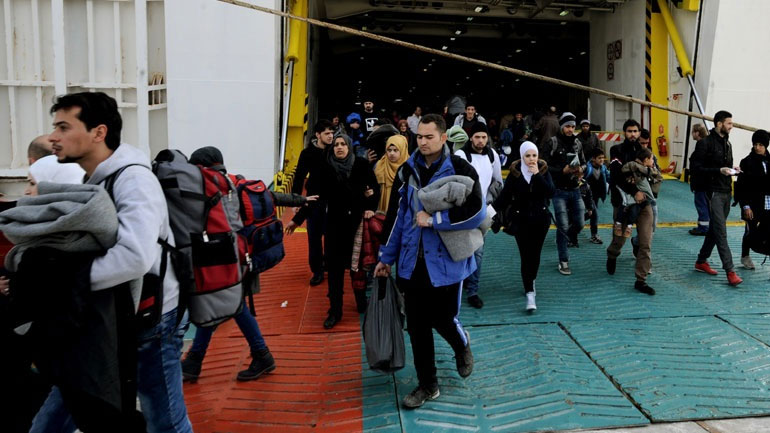 Στο λιμάνι του Πειραιά το «Αριάδνη» με 600 πρόσφυγες