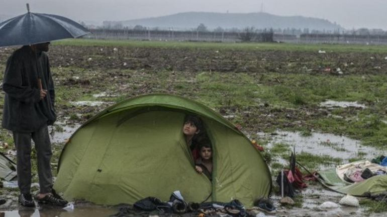 Πέντε ασυνόδευτα προσφυγόπουλα μένουν σε αστυνομικό τμήμα της Ειδομένης