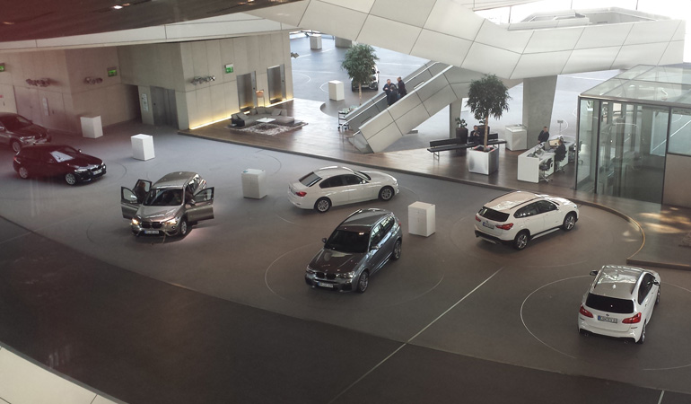 Στο Welt μπορείς να αγοράσεις οποιοδήποτε αυτοκίνητο. Άποψη από την αίθουσα παραγγελιών