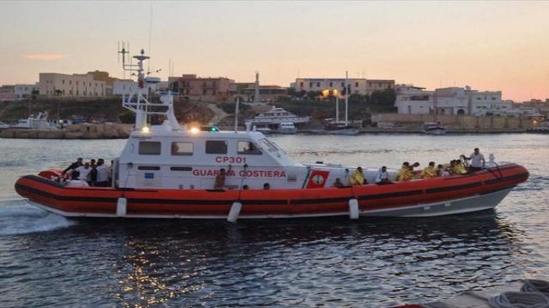 Ιταλία: Το λιμενικό σώμα και το πολεμικό ναυτικό διέσωσαν εκατοντάδες μετανάστες