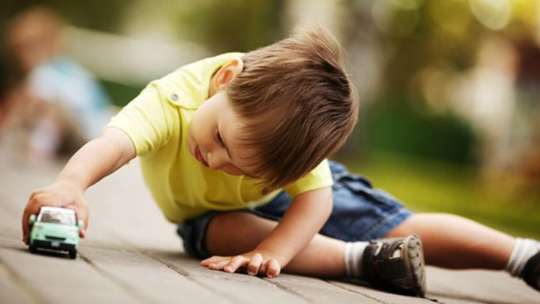 Πώς θα μάθει το παιδί να μαζεύει τα παιχνίδια του