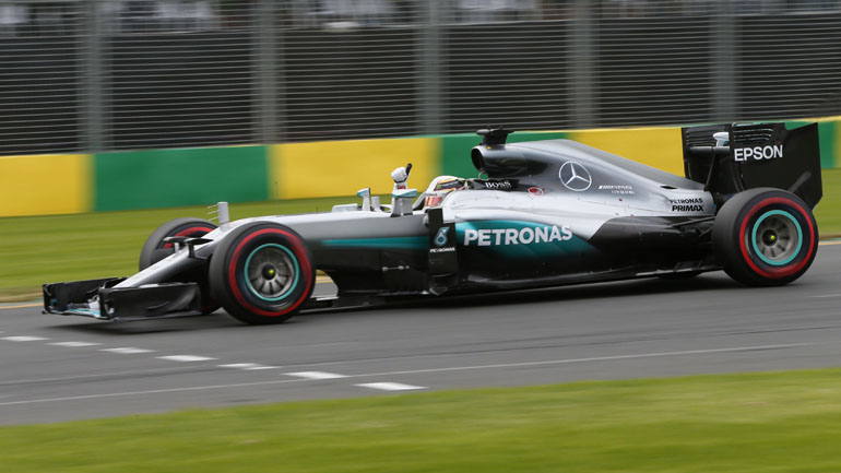 Ο Hamilton κατέκτησε την πρώτη Pole Position – Παράπονα για τους νέους κανονισμούς