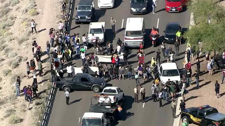 Αριζόνα: Διαδηλωτές έκλεισαν τον δρόμο προς προεκλογική συγκέντρωση  του Ντόναλντ Τραμπ