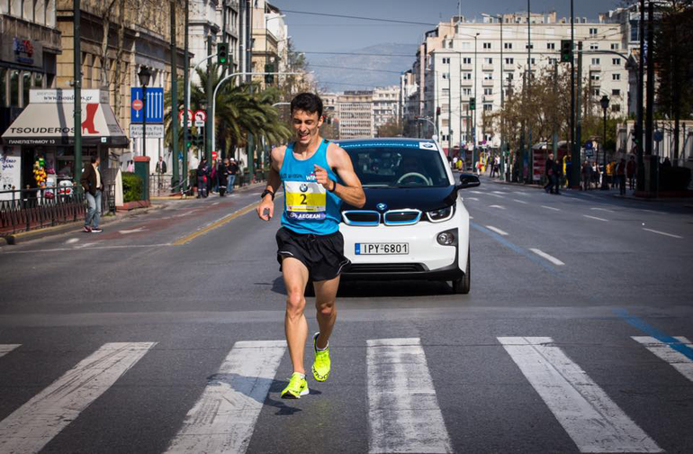 Ο νικητής του Ημιμαραθωνίου στους άντρες και αθλητής της ομάδας του Παναθηναικού Κώστας Γκελαούζος έκανε χρόνο 01:08:35 μαζί και ρεκόρ διαδρομής...