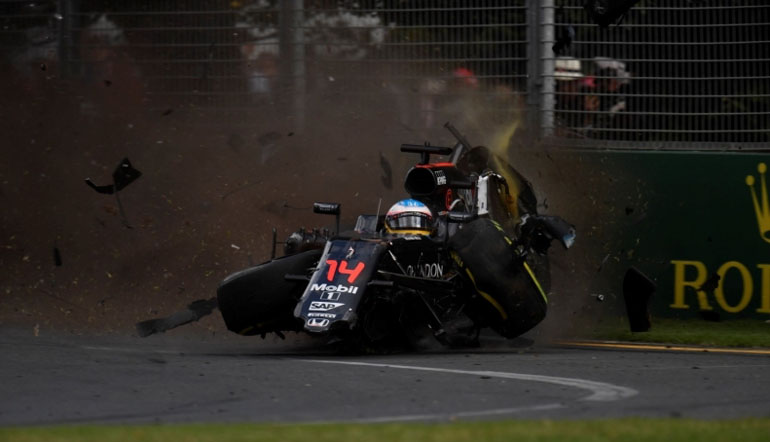 Το τρομακτικό ατύχημα του Alonso, που δεν τραυαμτίστηκε σοβαρά, άλλαξε τη... ροή του αγώνα