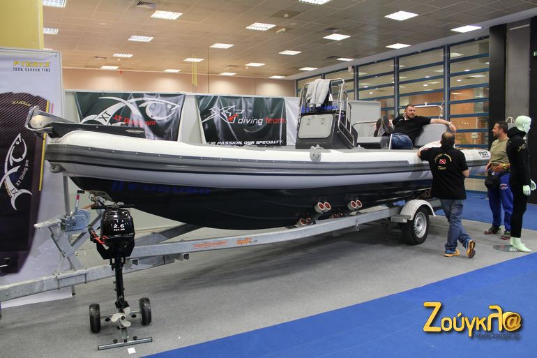 Έτοιμος για ταξίδι πάνω στο φουσκωτό...